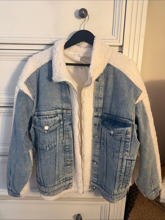AEMI+CO Jackets & Blazers - Aemi + Co Light Wash Denim Sherpa Jacket in Cream